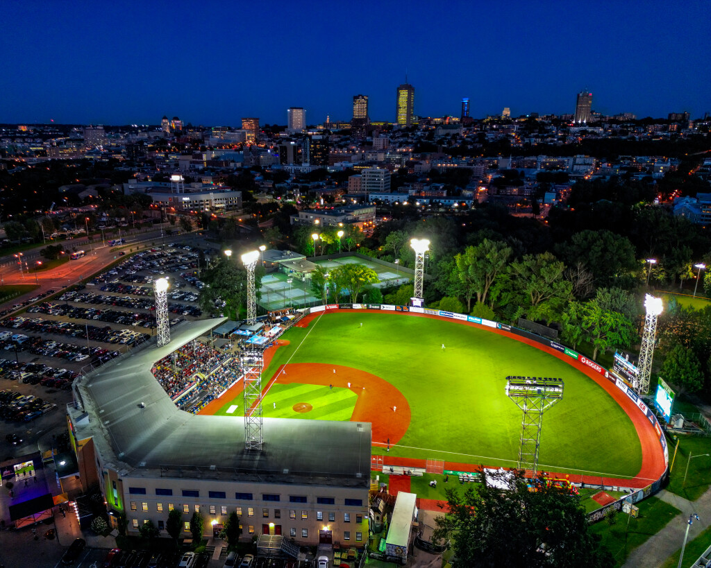 VIP Québec Capitales Baseball Game + Stay