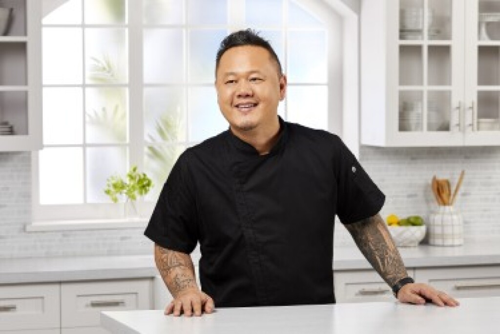 A Private Chef Jet Tila Experience + Villa Stay in Maui
